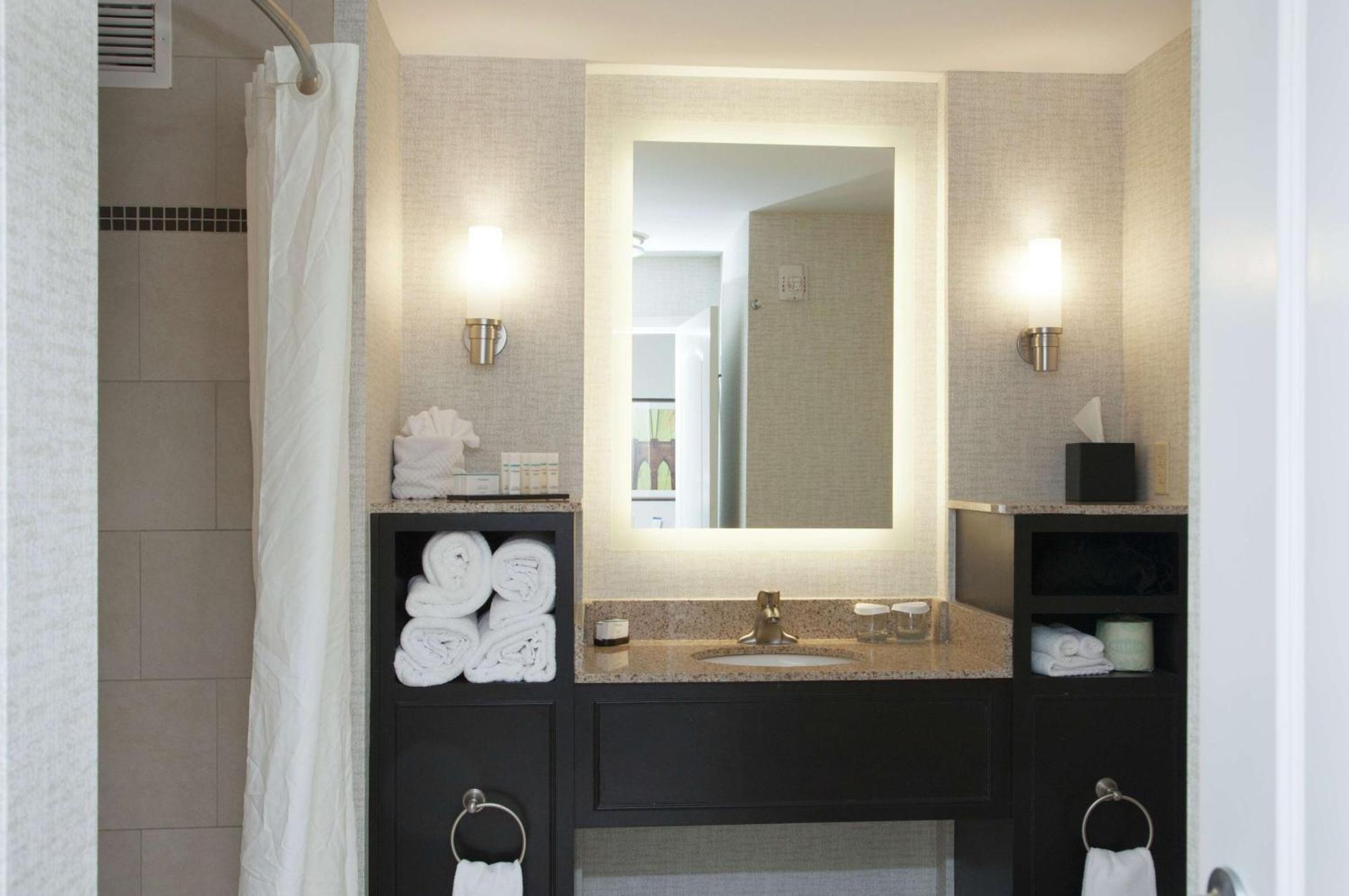 Embassy Suites Columbus - Airport Екстериор снимка