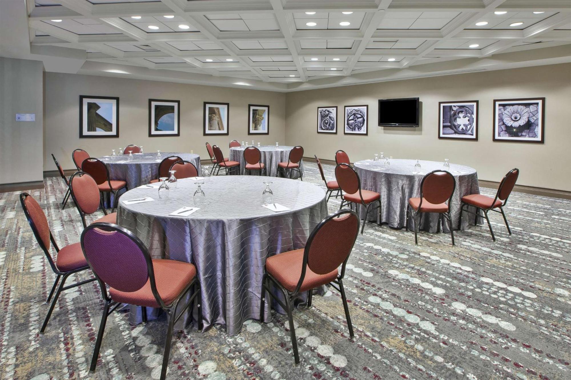 Embassy Suites Columbus - Airport Екстериор снимка