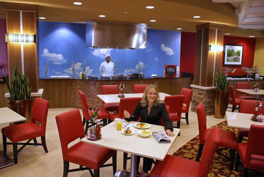 Embassy Suites Columbus - Airport Ресторант снимка